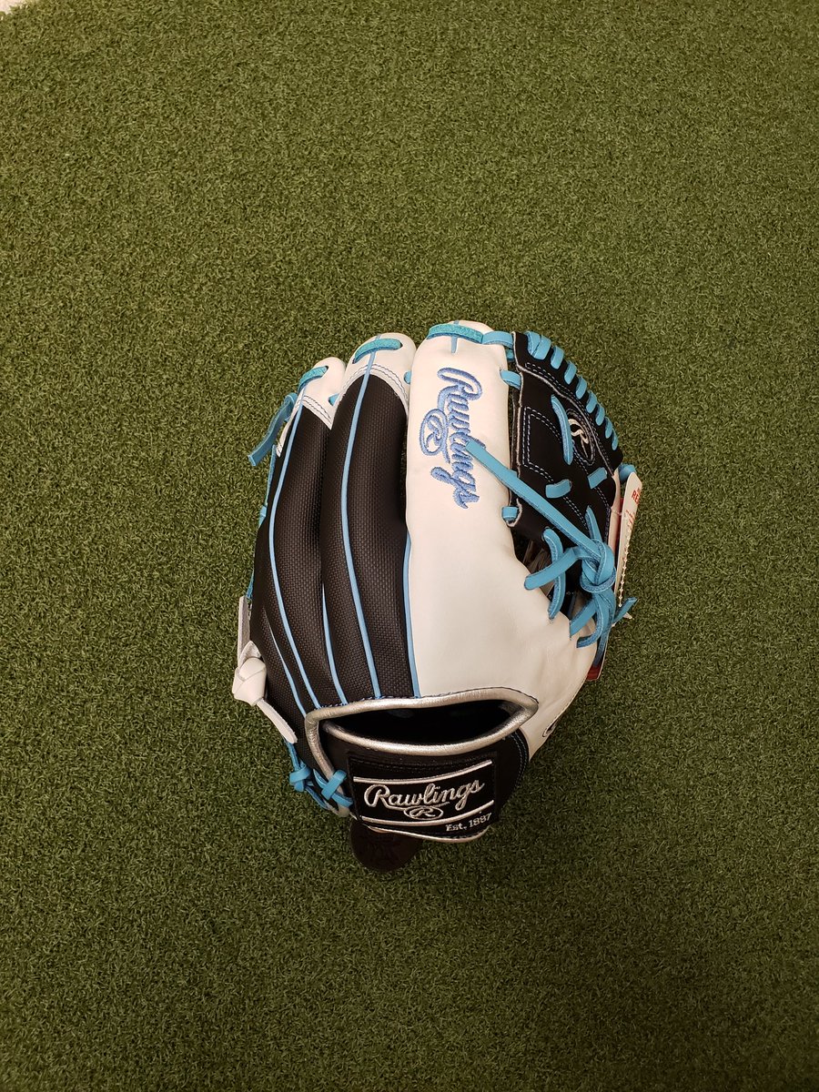 Love this color combination from <a href="/RawlingsSports/">Rawlings Baseball</a>