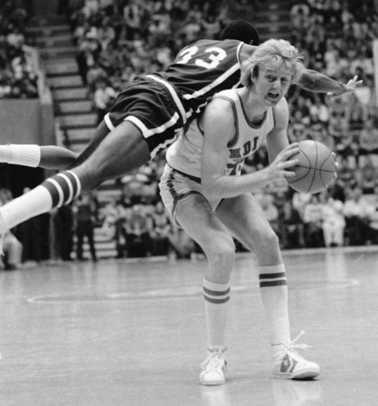 Super70sSports's tweet photo. That must have been one hell of a pump fake. https://t.co/QHAPcb2U3D
