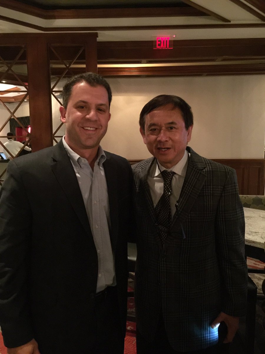 mike_miranda4's tweet photo. My idol as a kid growing up in the Burgh! @UPMCSportsMed. Legend! https://t.co/25KKvZcHLh