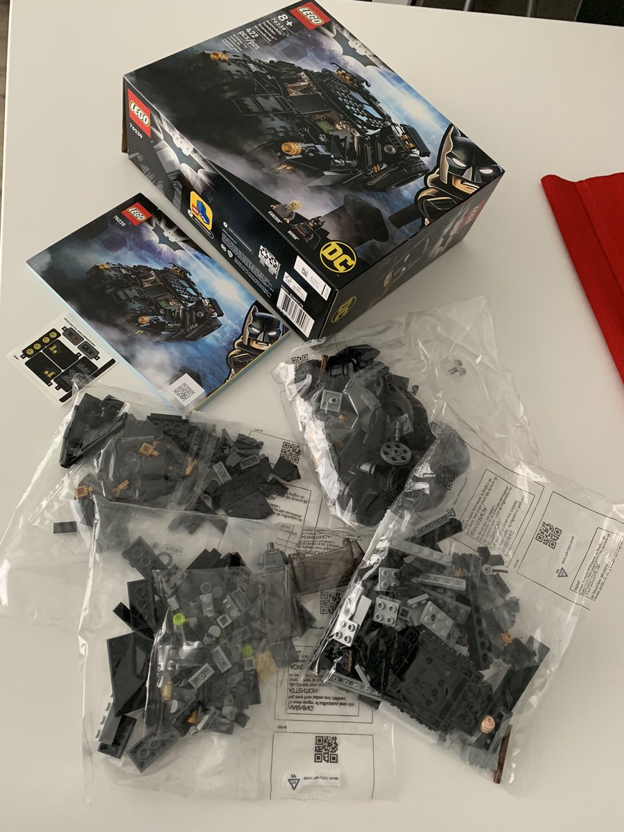 JoseBeta's tweet photo. Best way to keep busy on a cold snowy day in #Toronto #LEGOBuildDay https://t.co/O5VprCVrLP