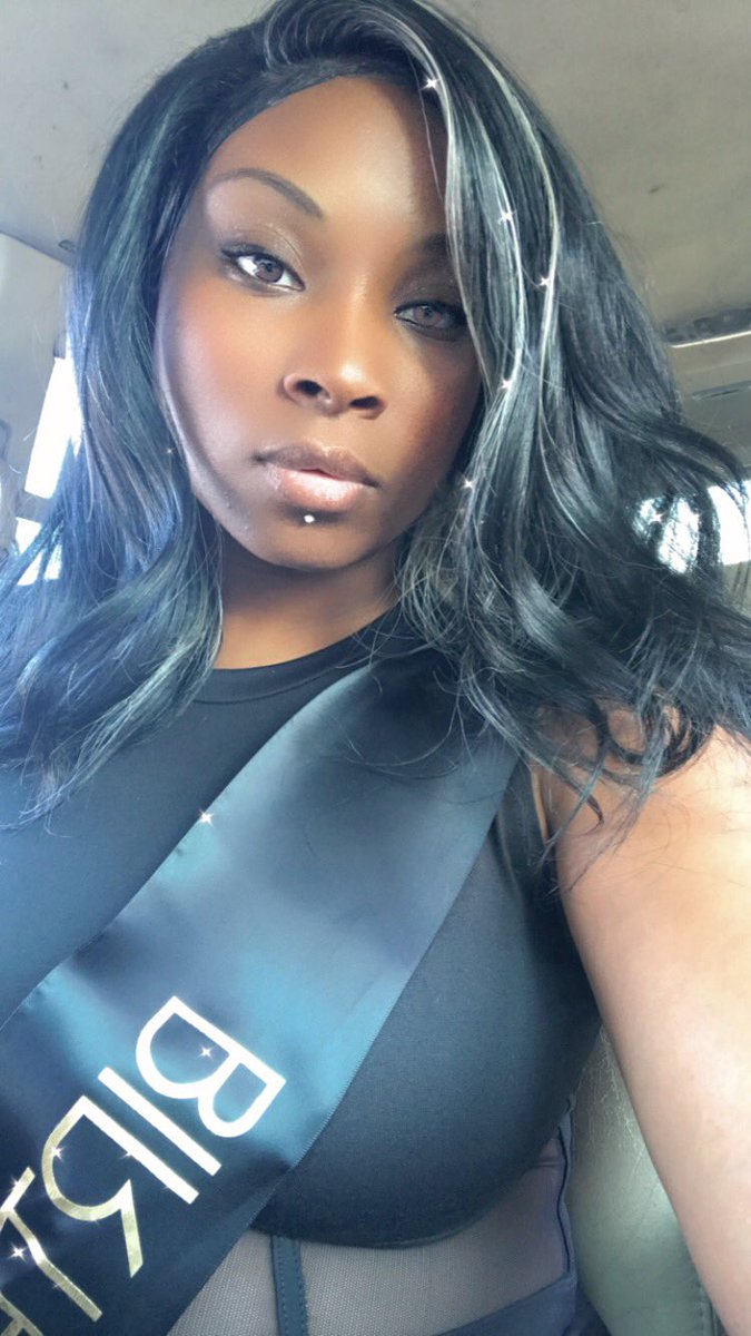 35 WHERE??? 
😜🥰😘🥰😘 
Birthday Queen 👑 
12/27 Capricorn ♑️ 
#BlessedAndHighlyFavored
#FearfullyWonderfullyMade