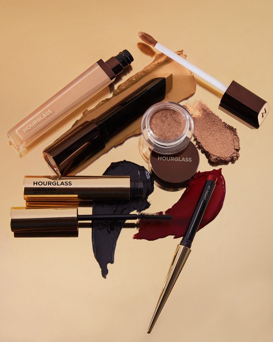 Winter essentials: Flawless skin, sparkling eyes, and a statement red lip. 

#HourglassCosmetics