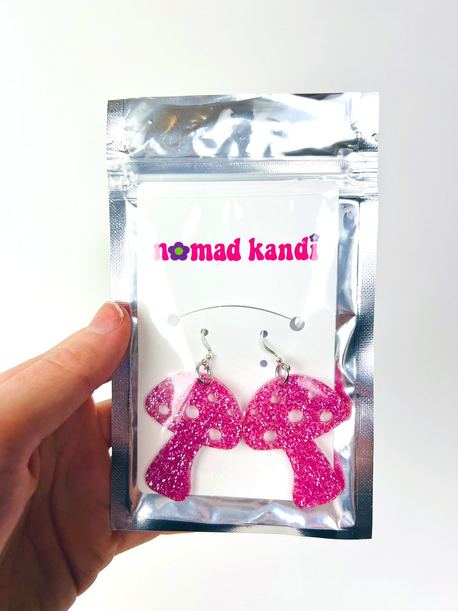nomadkandi's tweet photo. Grab a deal on belts, earrings, fans &amp; more! Up to 50% off ending soon✨
 https://t.co/FLQIsHA6OL https://t.co/rgOvD7dj0s