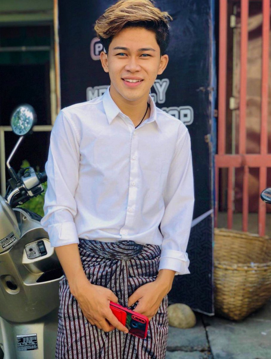 SabaidiMdy's tweet photo. ဖွေးသန့်နေတာဘဲနော်
ရှေ့လာနောက်လာ
ထိမိနေသော https://t.co/uhh0nNpM55