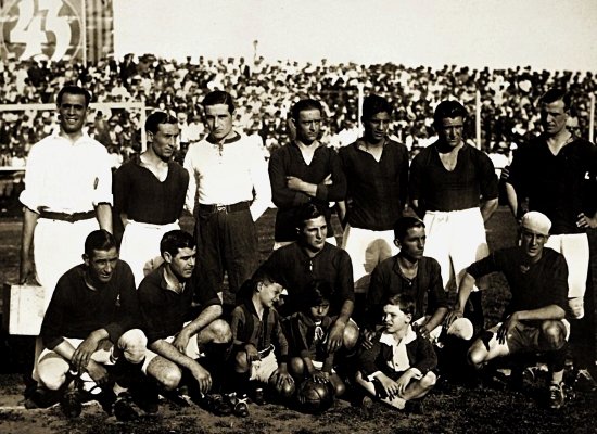 NicoFernandezBB's tweet photo. 📅 Las #efemérides del 31/12 👇
⚽️ #Boca le cortó a #SanLorenzo una tremenda racha invicta
🧤 Último partido del mítico Américo #Tesoriere en el "Xeneize"
🥂 ¡Feliz año a todos los visitantes del Blog!
🔎 Mirá: https://t.co/U2SOBjZe8h https://t.co/M7rUFudPES