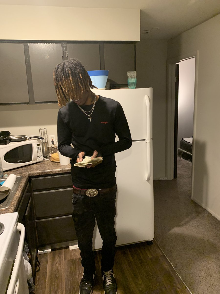 Perksmoke727's tweet photo. “When I step out bitch I’m such an fashionist” ~ #PERKGANG 💛🏆💯 https://t.co/3GrPeBdtDv