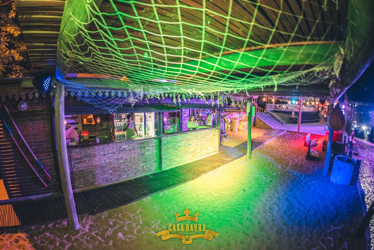 CasaBavra's tweet photo. ¡Señor cliente! Al 2022 lo recibimos a orillas del Río Coronda en la playa más linda de la ciudad #PataAñoNuevo👣 Conseguí tu ticket o tu pulsera vip + 21 con tu promotor de confianza #FiestaEnLaPlaya Los mejores track’s son de @paautasso ¿Te lo vas a perder? ¡Sabemos que no! 🐚 https://t.co/MgJdrvpO8Z