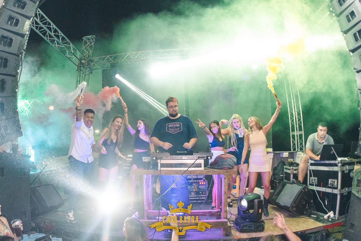 CasaBavra's tweet photo. ¡Señor cliente! Al 2022 lo recibimos a orillas del Río Coronda en la playa más linda de la ciudad #PataAñoNuevo👣 Conseguí tu ticket o tu pulsera vip + 21 con tu promotor de confianza #FiestaEnLaPlaya Los mejores track’s son de @paautasso ¿Te lo vas a perder? ¡Sabemos que no! 🐚 https://t.co/MgJdrvpO8Z