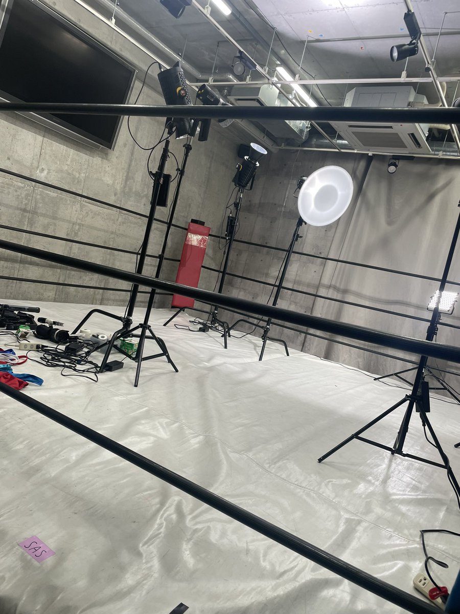 pechan_1582's tweet photo. 音琴るいとして最初の撮影現場はリングに稲妻走らせる感じです⚡️⚡️がんばるぞい！ https://t.co/dntGpSDrjN