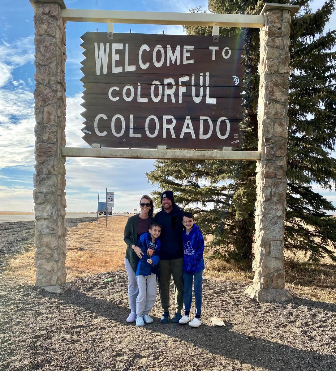 Asst_to_the_RM's tweet image. Finally got the picture. #Coloradowelcomesign #basicthings