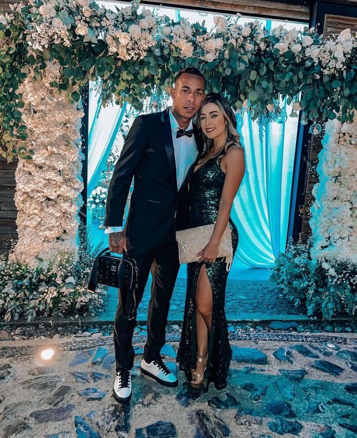 ReisnauerBlack's tweet image. Messi en una joda que tocan los Palmeras// Villa en una narcocasa colombiana