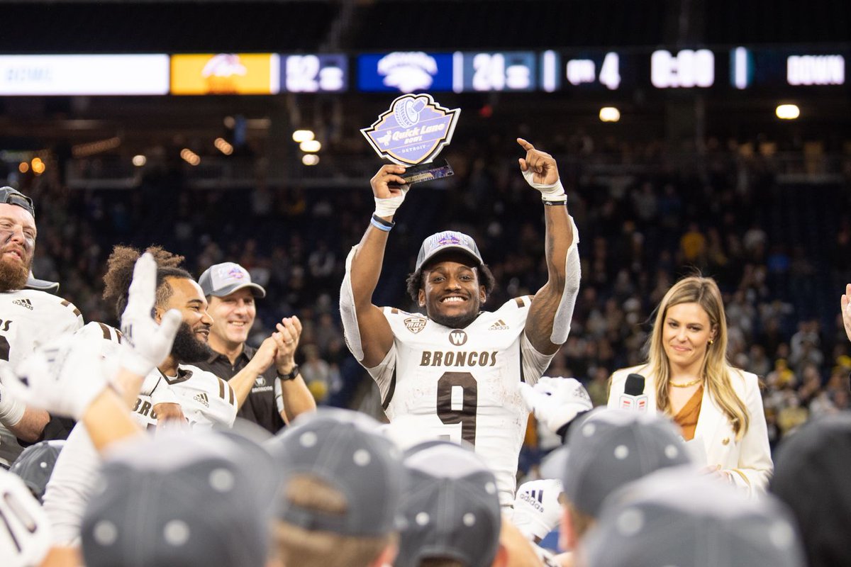 GameAboveBowl's tweet photo. The 2021 Quick Lane Bowl MVP: Sean Tyler

Tyler finished with 146 rushing yards and 128 kick return yards, including a 100 yard kick return for a TD! https://t.co/SXwBi7pUgH