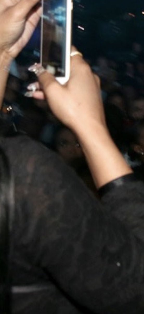 daemonboyy's tweet photo. @onikasmajestyyy Is that @DojaCat ???? https://t.co/PxLtbkU88K