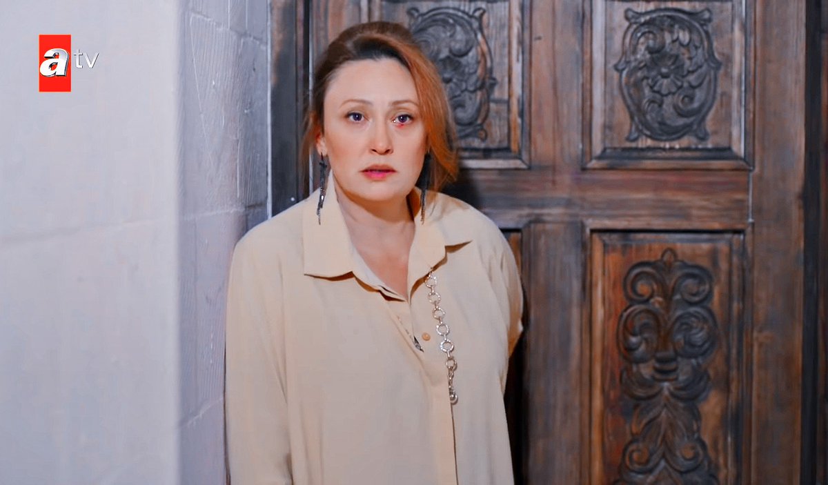 SultanaArg's tweet photo. Sé perfectamente como controlarte, solo debo acelerar un poco las cosas 

YARARA AL DESCUBIERTO #Hercai https://t.co/RTt3PxODLA