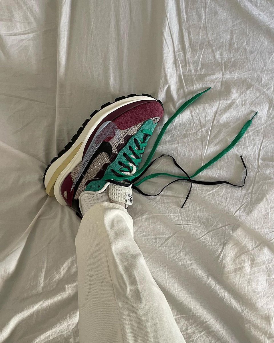 SneakCorner's tweet photo. VaporWaffle Sacai https://t.co/vJMd7MpYnJ