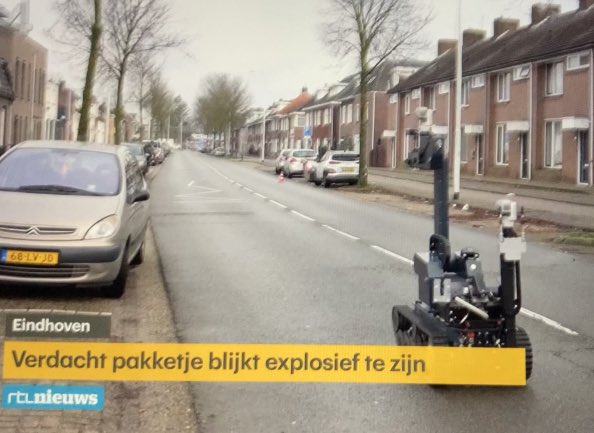 scubasannie's tweet image. Ik zie dit plaatje op het journaal. 
Mijn hoofd: youtu.be/yA9WhYnsD_4
#whosjohnny #eodrobot #welkominmijnbrein😂