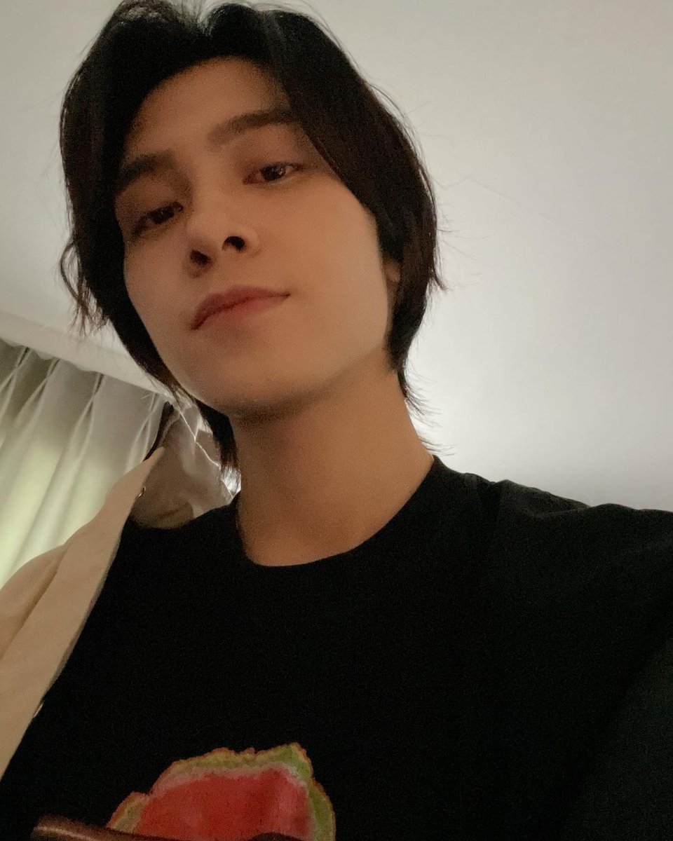 Henderymx's tweet photo. 211227 | @WayV_official
#HENDERY #헨드리 #HENDERYGRAM

Meow 😚

Tr @.@ | Cr i_m_hendery https://t.co/pHxQS0C0oK