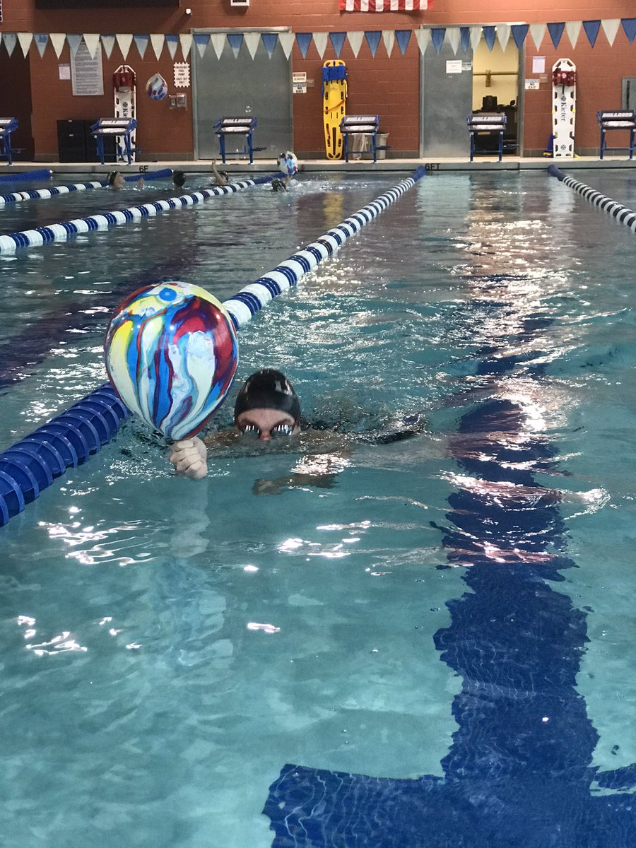 LL_WMSwim's tweet photo. Super fun birthday practice with stroke-tech, ladders, and ballon relays?!?! I’m in! #llwm https://t.co/BWQJkL8wiF