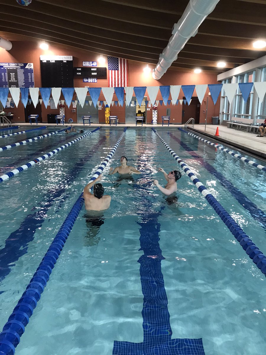 LL_WMSwim's tweet photo. Super fun birthday practice with stroke-tech, ladders, and ballon relays?!?! I’m in! #llwm https://t.co/BWQJkL8wiF