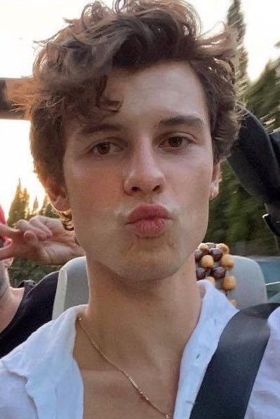 shawrianabot's tweet photo. MWAAH 😽 https://t.co/1Ph0bS7eyp