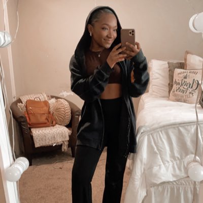 jadacarp17's tweet photo. 🤍🤎🍪 #NewProfilePic https://t.co/g8af8kZBjQ