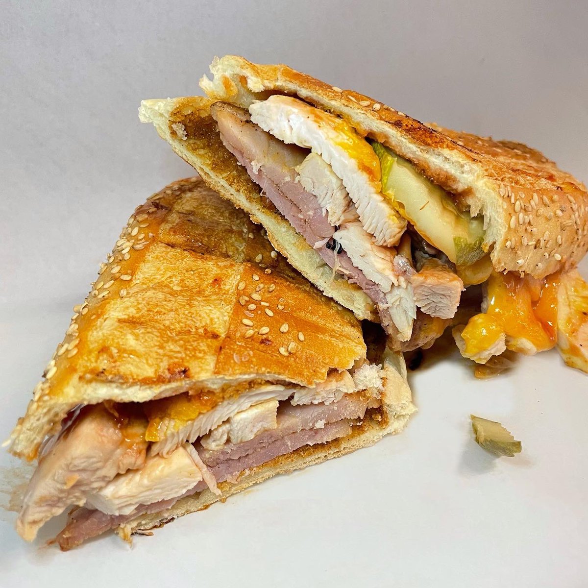 BigPinksBBQ's tweet photo. Smoked Ham, Smoked Turkey, Cheddar Cheese, Pickles, Big Pink Sauce and Mustard Sauce= HOLIDAY CUBAN! 

Specials run weekly and until supplies last! 

Holiday Hours: 
New Years Eve: 11am-3pm
New Year’s Day: CLOSED 

#uglytruckgreatbbq #bbq #supportlocal https://t.co/T0aaaKIxPf