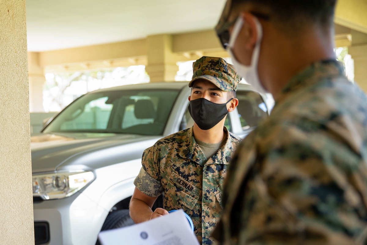 PacificMarines's tweet photo. Task Force KULEANA.

U.S Marines assigned to 3rd Marine Regiment, @3dMarine_Div, deliver notification letters to military residents in #PearlCity, #Hawaii. #3rdMarines #3RDMarineDivision #TFKULEANA #HereForYou https://t.co/XGh3wzWXmr