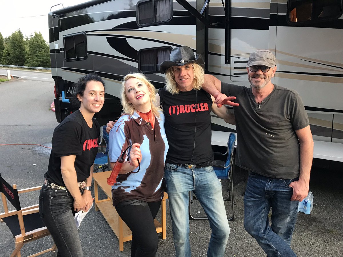 RuckerTrucker's tweet photo. @Horror_Retweet @themoviewaffler @JessicaCameron_  and @AaaronDrane (me) @Amy_Hesketh @stevejohnsonfx1 on set of #Rucker.  #horror #follow PS- still learning Twitter 🤘🏼😉🎬🎄 https://t.co/Ou51YrIeQJ
