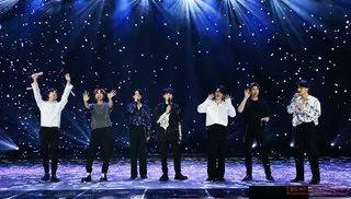 ExercitusInvict's tweet photo. 🗞️| BTS: todos los récords batidos por el grupo en 2021

La banda surcoreana ha batido un total de 25 títulos Guinness World Records que abarcan música, redes sociales, premios de entretenimiento y premios culturales. 

También ganaron un lugar codiciado en el  Salón de la Fama https://t.co/4aMzMHwGuo