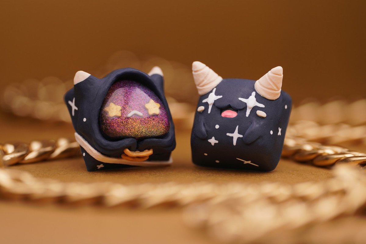 We are OBSESSED with these two 🤩🔥

💫 The Maker: instagram.com/deagcaps/

🌟 Shop the Resin: bit.ly/3sqPA1f