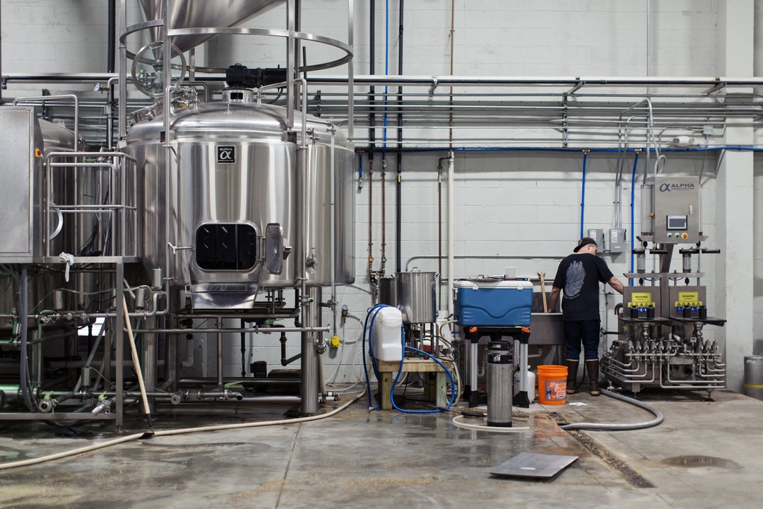TylerStationTX's tweet photo. As the revitalization of Oak Cliff and the beer-making revolution caught traction in Dallas, the heart of Oak Cliff was lacking unique craft beer destinations to call home. @oakcliffbrewing changed that in 2015 when they committed to building out a 30-barrel brew house and taproo https://t.co/fy72enpANy