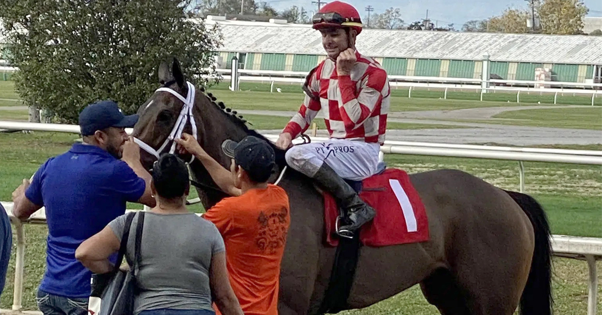 CanadianTbred's tweet photo. Canadian-bred Halo Again Caps Big Day For Anderson Farms:
Anderson-bred Halo Again wins his turf debut in Buddy Diliberto Memorial at Fair Grounds and his own Summer in Saratoga takes Blushing K.D. #horseracing #Canadianbreds @andersonfarmsTB 
https://t.co/SHWI3ZxvPv https://t.co/Op7zOm7ykz