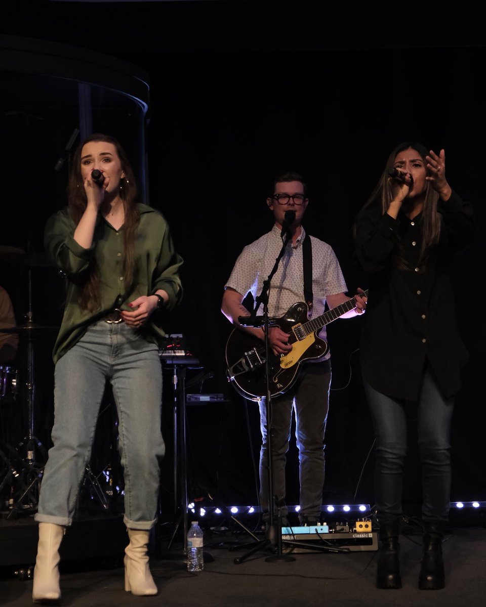 OasisChurchLV's tweet photo. “NOW IS THE TIME.” - @landonhuie 

2022 is the year of the pioneer. RUN!! Run after all God has set you out to do. NOTHING is impossible with God!!!👟

Destiney has a deadline &amp; Jesus is coming soon! Let Him find you doing what you were designed for!!💥

#RowlettShallBeSaved https://t.co/5NJBJTIaG4