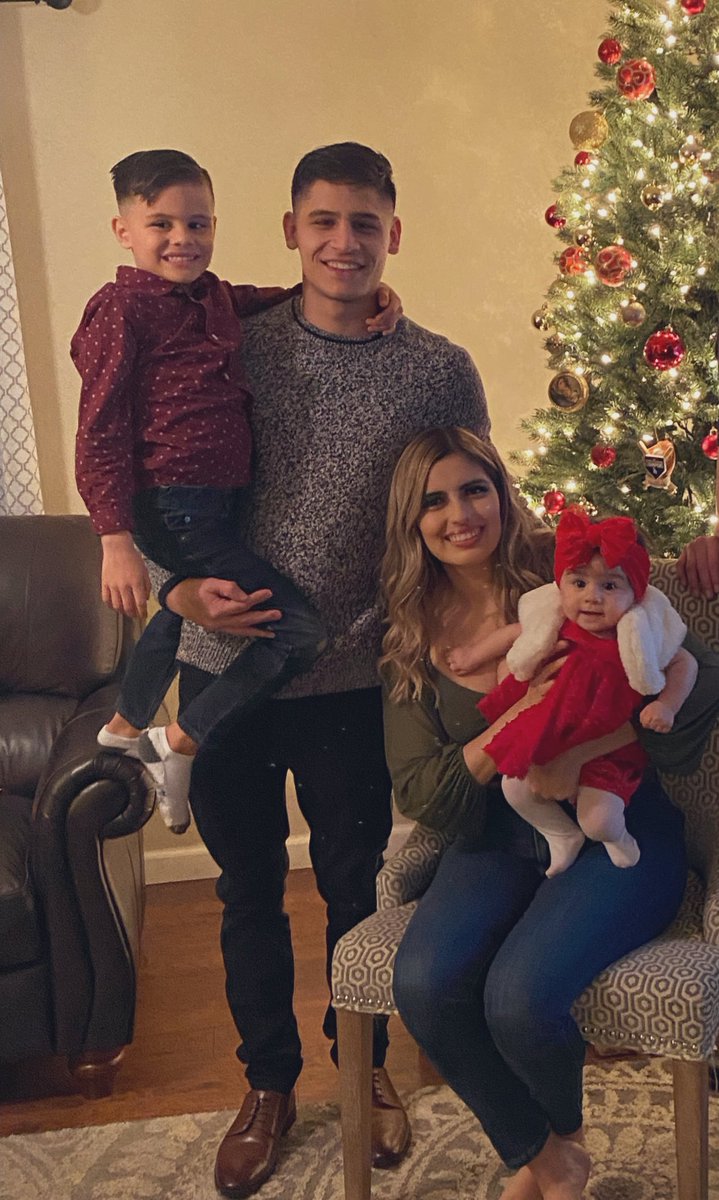 MissRiss_19's tweet photo. Merry Christmas from the Fraga Family🎄❤️ https://t.co/KFWTP2bBDj