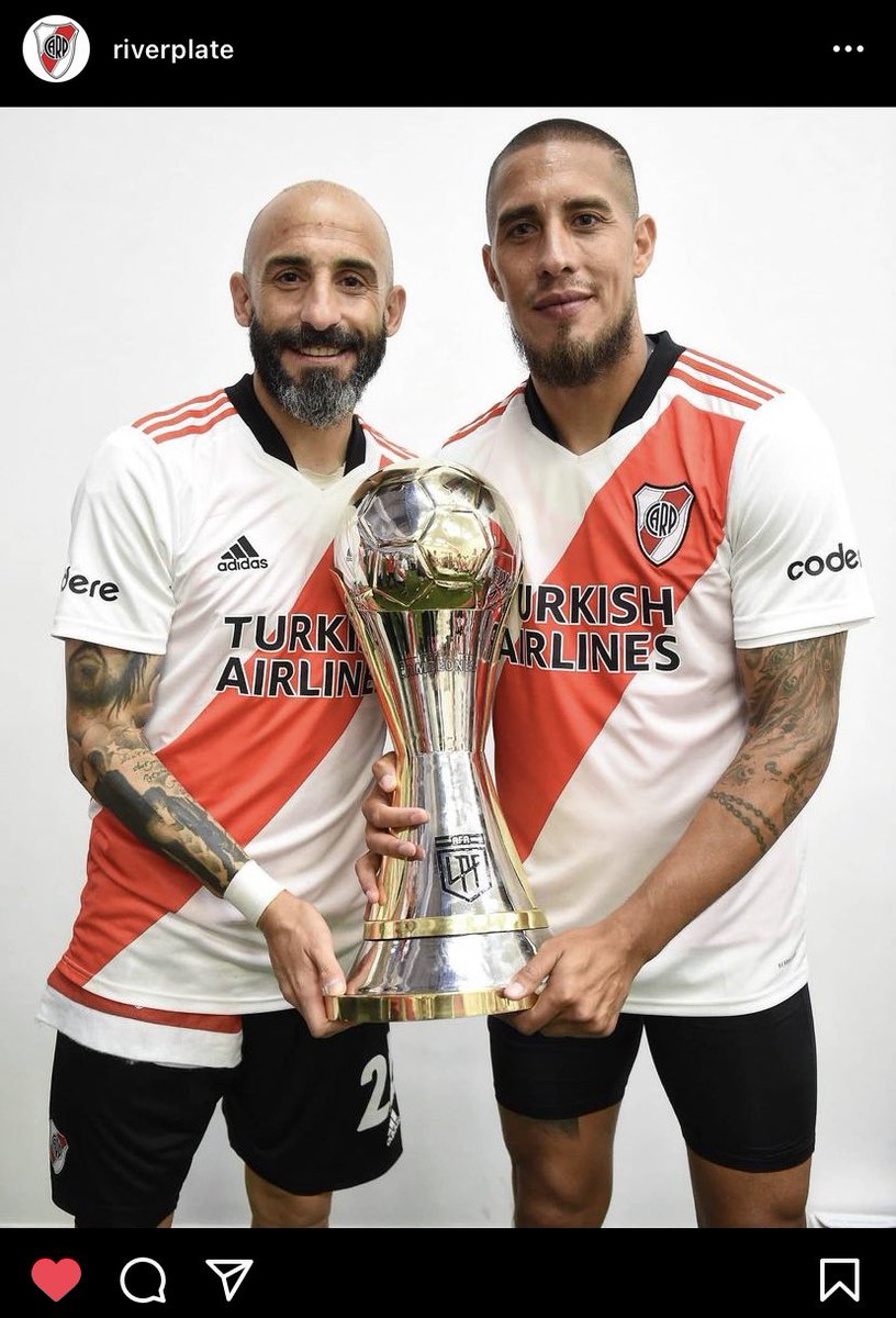 agustinawetzel's tweet photo. la foto que sube river / el comentario del pity, que lindo tipo https://t.co/IcIyiW8pgL