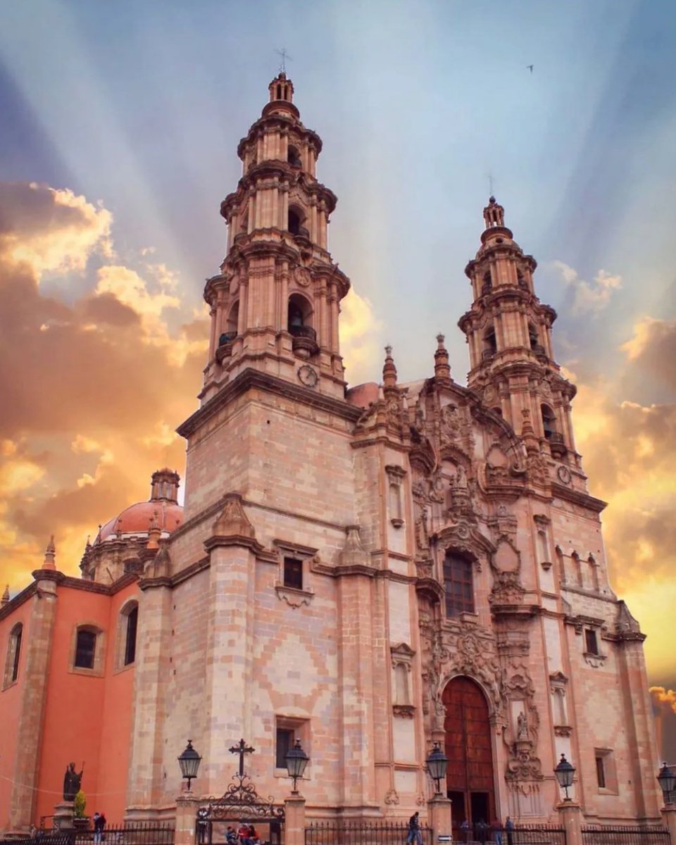 lucesmexicanas's tweet photo. #LagosdeMoreno, #Jalisco es un exquisito lugar para el invierno es el #PuebloMágico #jalisciense Además este #PuebloMágico produce unos excelentes #quesos #artesanales. 📸Ref. #tipsparatuviaje #bonitoleon #SoyNomada https://t.co/ft7Rr4PS7E