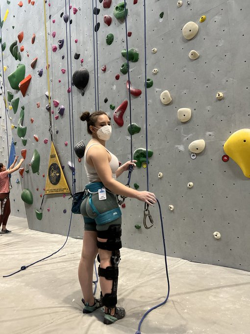 Rope climbing in a brace getting ready for ACL/meniscus surgery this week https://t.co/mHMyAin6QY