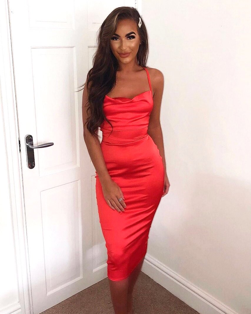 OMG! It’s finally here 😱 Your favorite satin dress Vanessa in sexy red! The dress that make you feel like a goddess ❤️

#bydashbeautyfashion #perfectsatindress #bestseller #fullyrestocked #dontwaitbeforeitstoolate #perfectfit