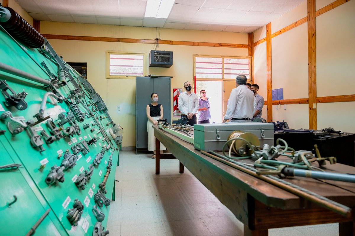 InfoJst's tweet photo. 🚆 Hoy recorrimos las instalaciones del Centro Nacional de Capacitación Ferroviaria (CENACAF), promotor a nivel nacional de  formaciones ferroviarias, con quien vamos a capacitar sobre vía y obra, señalamiento y material rodante a nuestro personal técnico de investigación. https://t.co/Vy03Lif5Ps