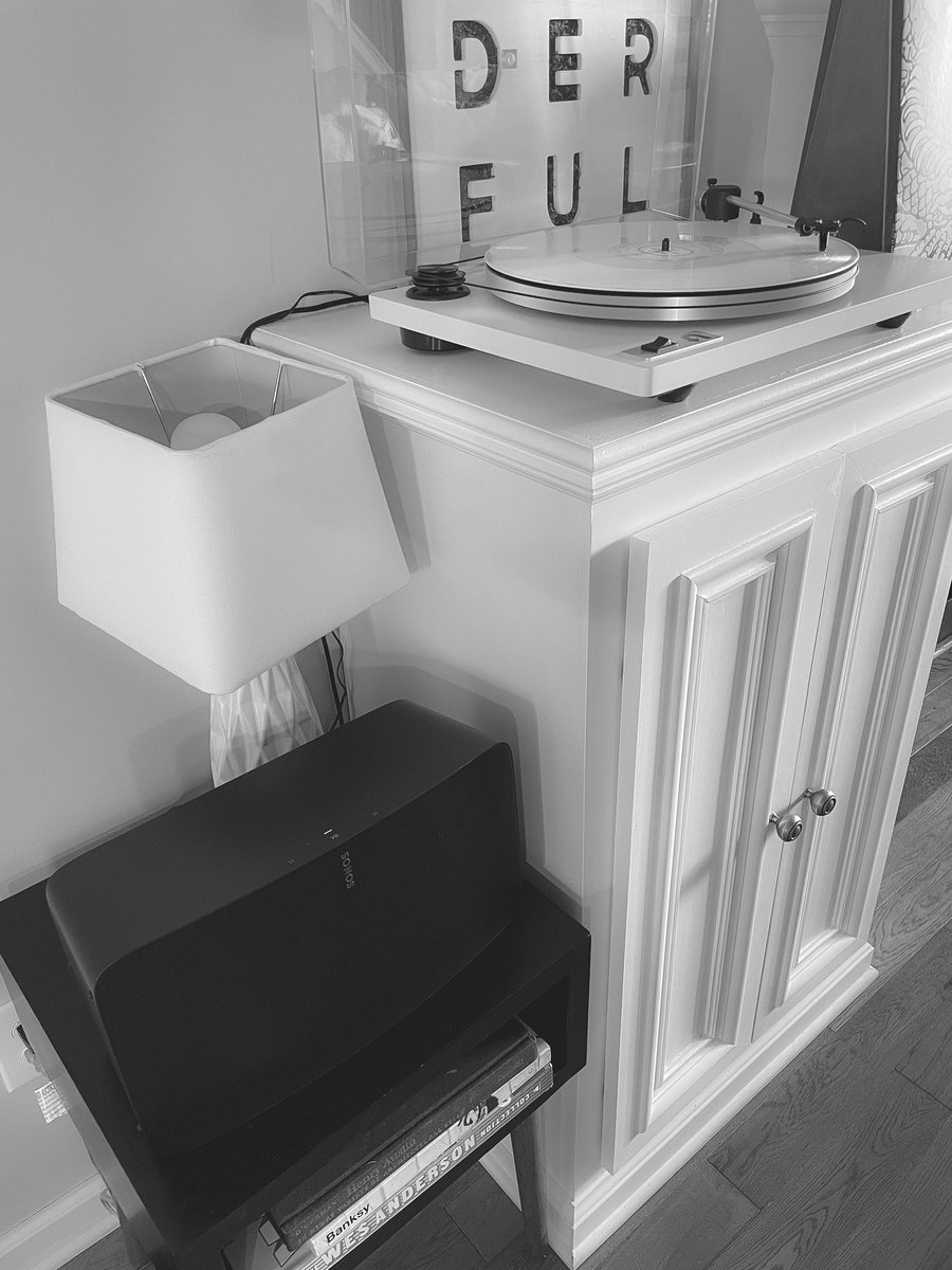 The wife out did herself this year! <a href="/uturnaudio/">U-Turn Audio</a> <a href="/Sonos/">Sonos</a> digging this setup, I just need to add a second #sonos5 to the mix!