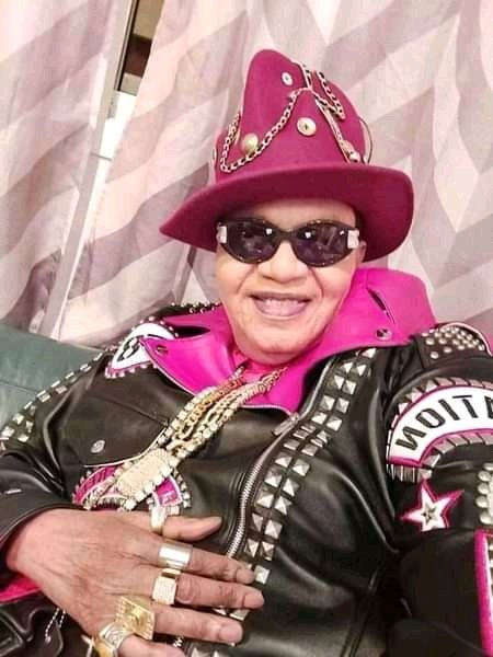 RobertMbungu3's tweet photo. R.I.P Gené gené !
Un artiste ne meurt jamais, j'ai encore dans mon téléphone son Duo avec un autre Grand chanteur #Debaba d'heureuse mémoire
Que c triste de une si belle voix😭 https://t.co/wMcX3JHxx9