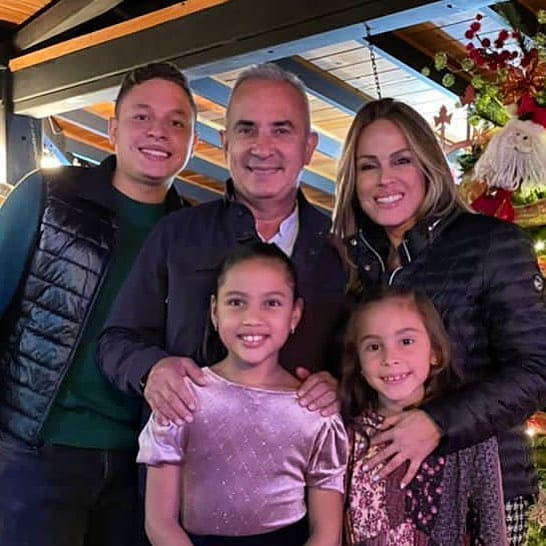 Mi familia es el mayor regalo que la vida me ha dado, por ello pido que Dios bendiga y cuide a todas las familias tachirenses, con felicidad, amor, salud y mucha prosperidad. ¡Feliz Navidad mi gente querida!