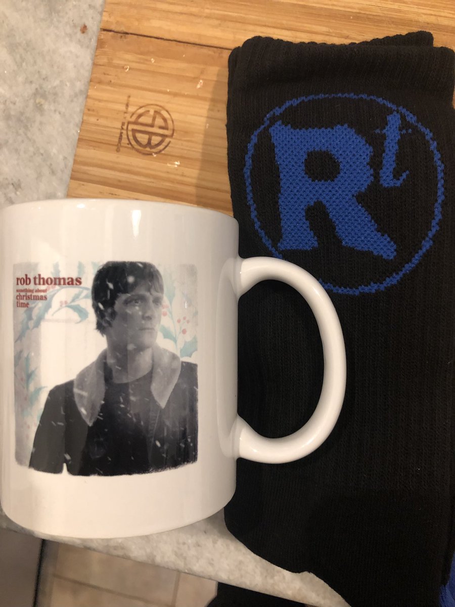 My kids know me. Love my Christmas gifts. ❤️<a href="/ThisIsRobThomas/">Rob Thomas</a> <a href="/sidewalkangels/">Sidewalk Angels</a>