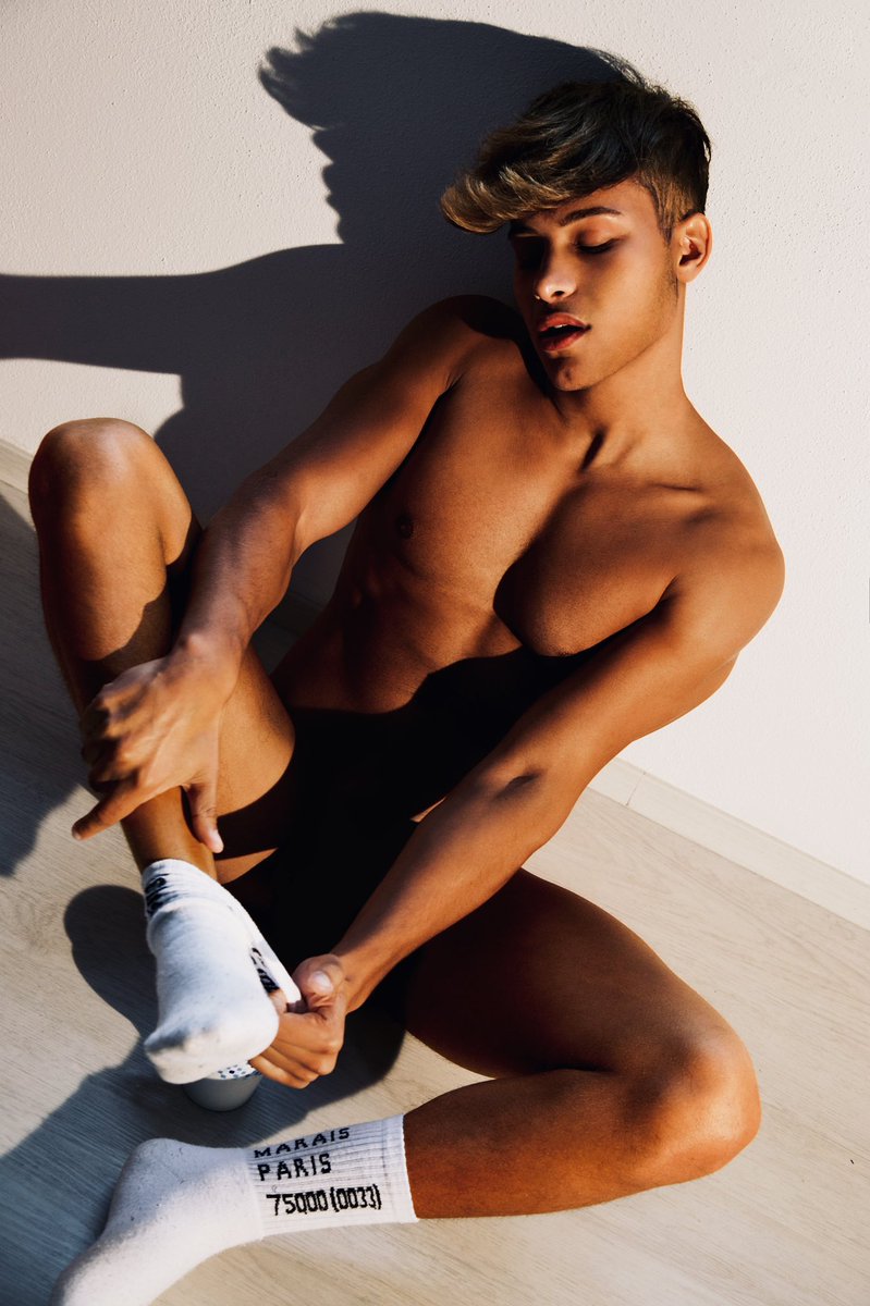 realdenisdosio's tweet photo. DON’T OPEN MY ONLYFANS MESSAGE. NOT THIS NIGHT. https://t.co/I2wbOpn88F