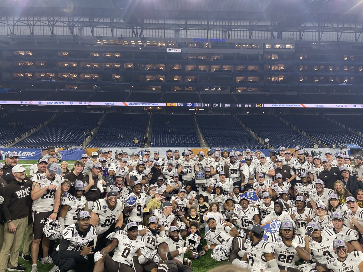 CoachDenham1's tweet photo. Quick Lane Bowl Champs! ⁦@quicklanebowl⁩ https://t.co/bW6VcEIN9g