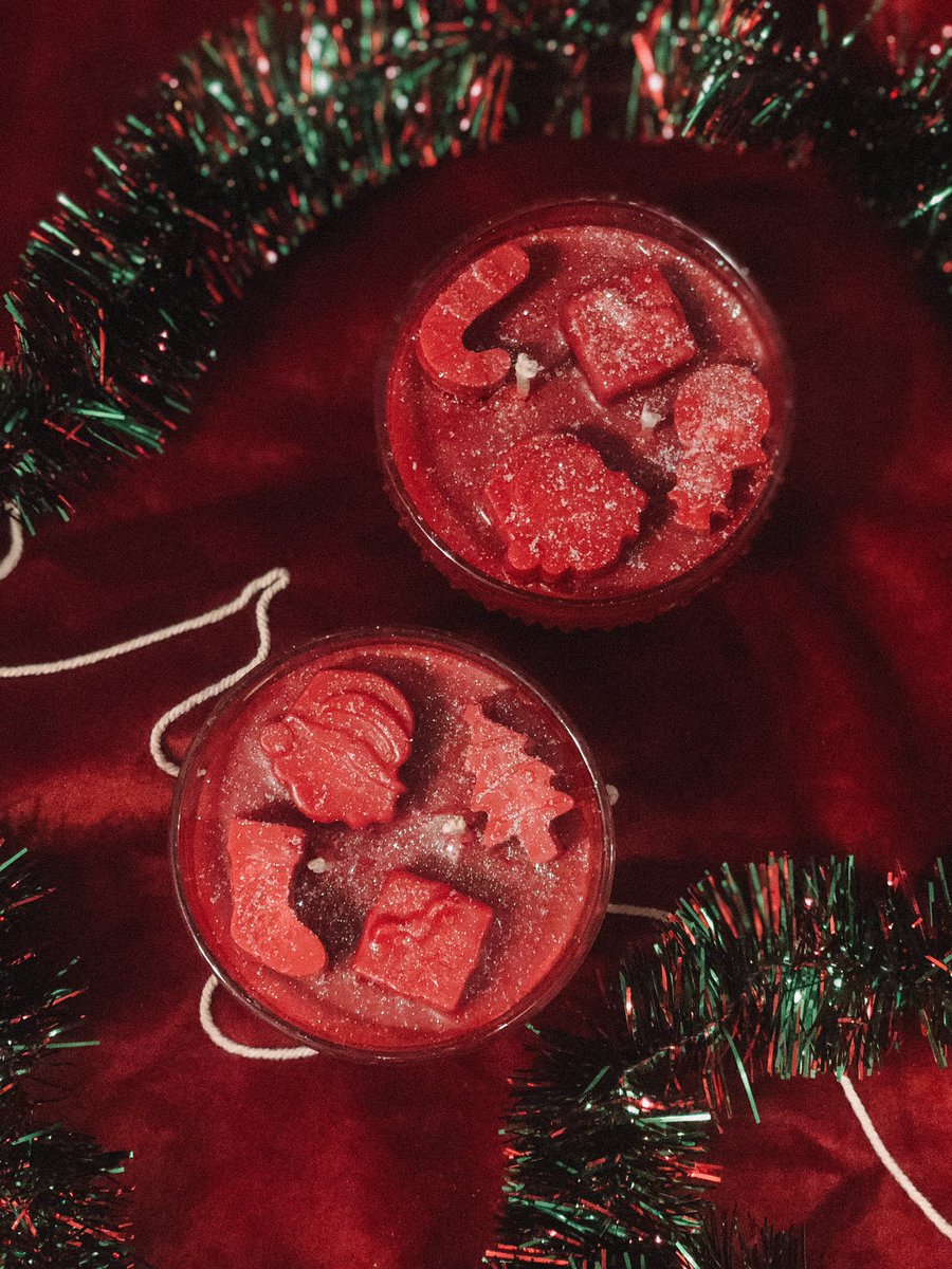 whimsicalneedle's tweet image. all of my remaining Christmas candles are 50% off this week! 🕯 a lot of the scents are still great for the wintertime so check out this great deal while it lasts 🤍✨ etsy.com/shop/whimsical…