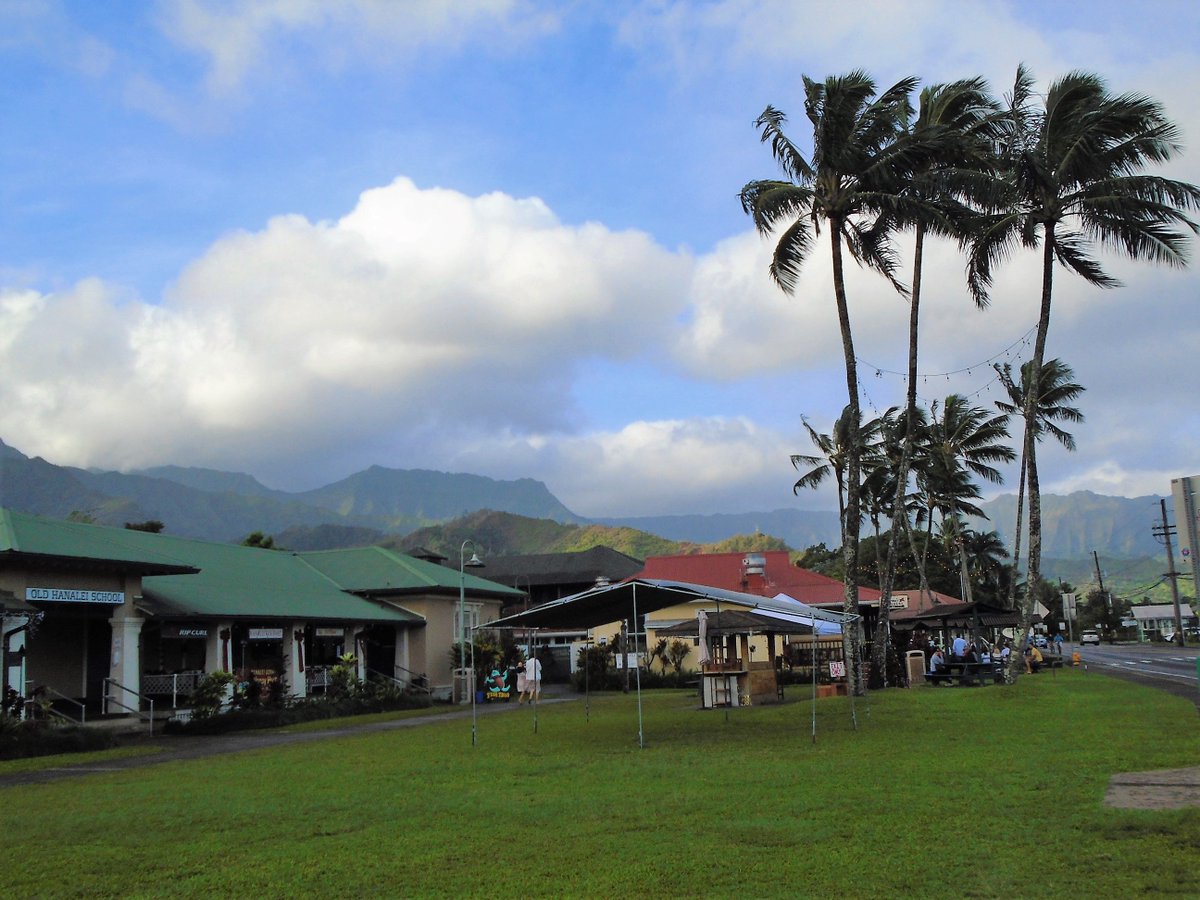 lumahaimike's tweet photo. #Mailrun Downtown Hanalei. https://t.co/t0SDN44VHg