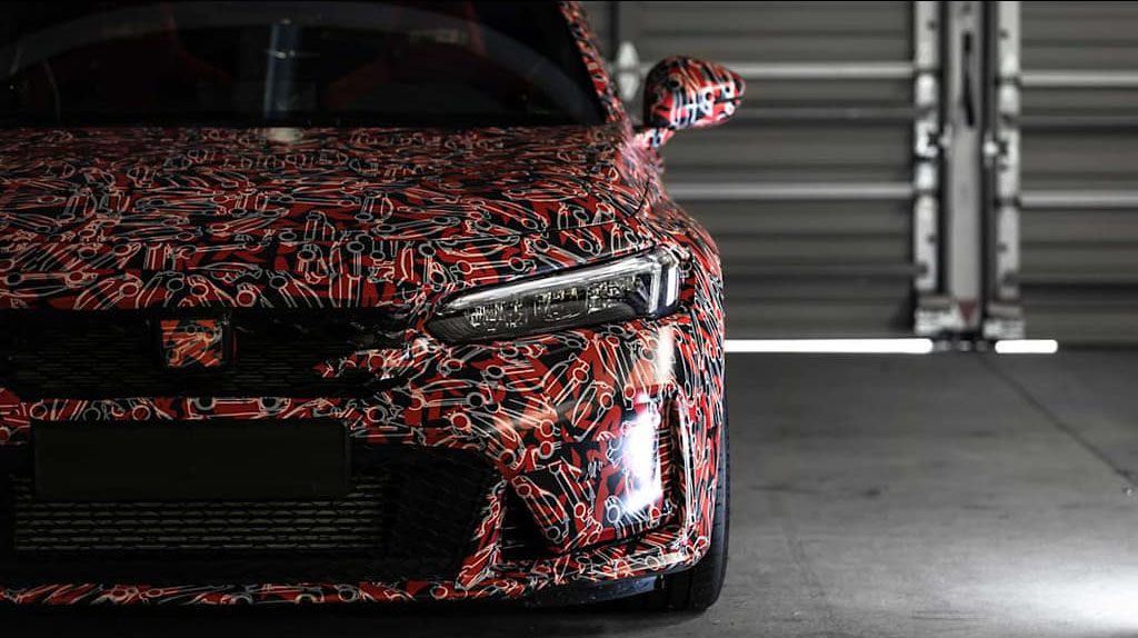 soloautos's tweet photo. Honda llevará la nueva generación del Civic Type R al Salón del Automóvil de Tokio, pero mantendrá el conocido camuflaje que ha presentado desde su primer vistazo

Los detalles aquí 📰➡️ https://t.co/mWXpYJ5CRj @HondaMexico #CivicType #Honda #camuflado #Tokio https://t.co/yIalCgcdTk