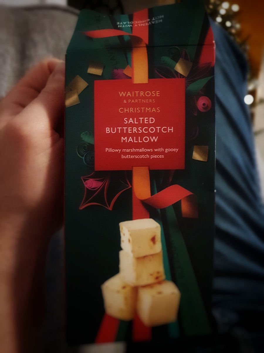 Well hello.... Monday night! Only 4 million calories per bite but so worth it! Thanks very much Emma! #sweet #delights #allofthesugar #treats #CanIEatThemAllInOneGo?!