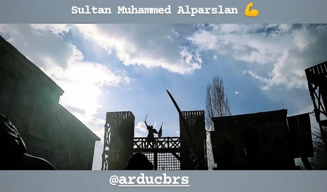 set pics from ep. 8 👏🖤

#BarışArduç #Alparslan
#AlparslanBüyükSelçuklu